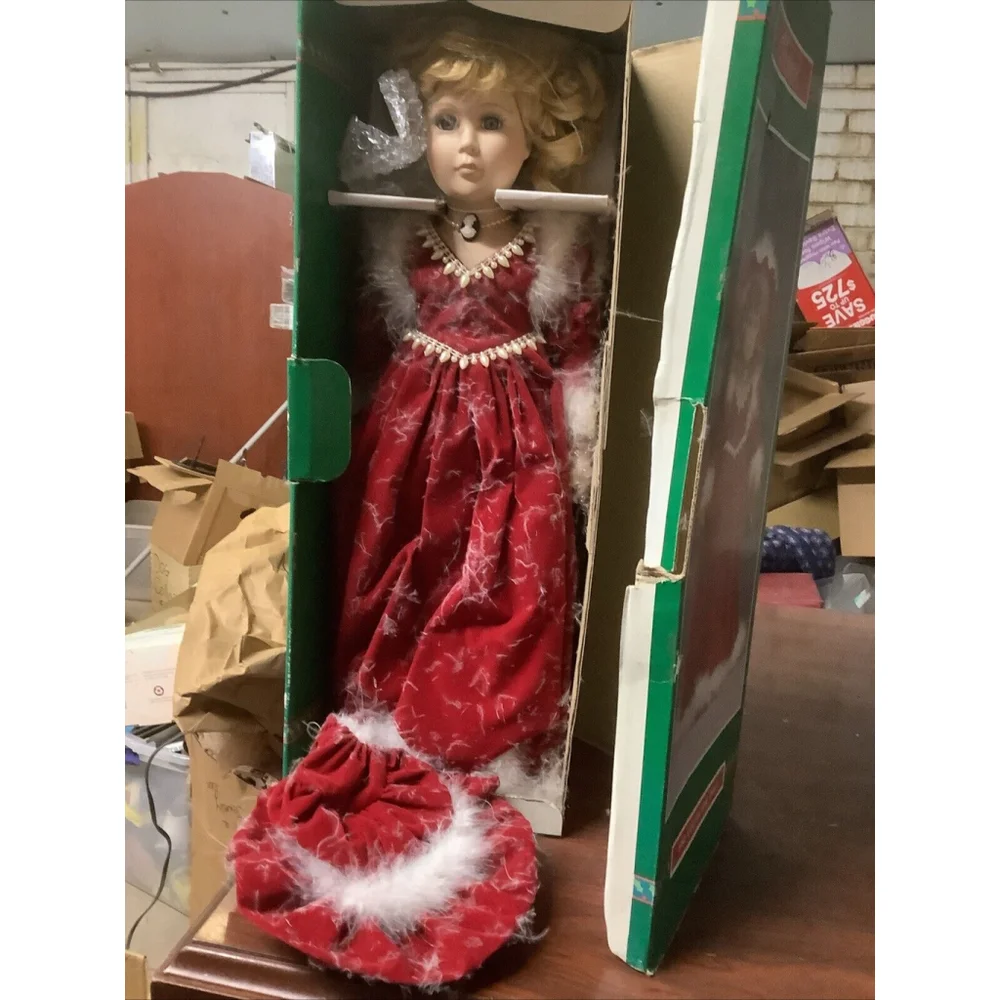 HOUSE OF LLOYD Christmas Around the World Collectors Porcelain Doll Boxed